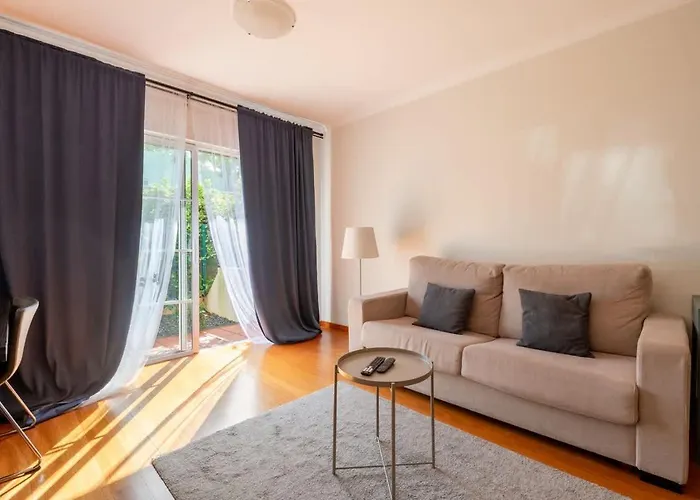 Сasa de vacaciones Unique Two-patios + Garage Funchal (Madeira)