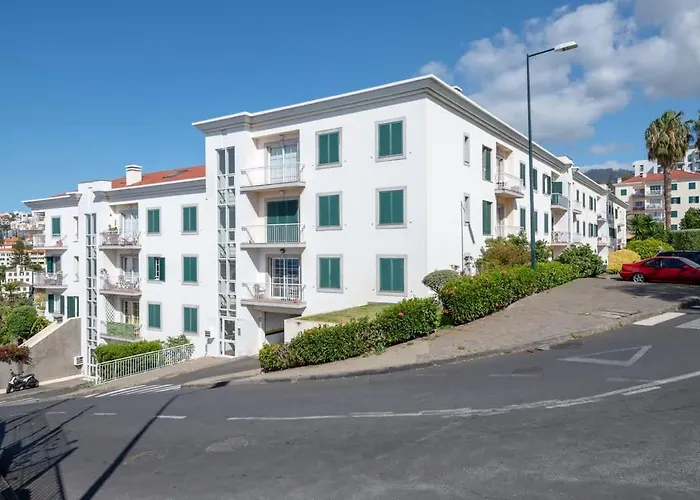 Unique Two-patios + Garage * Funchal (Madeira)