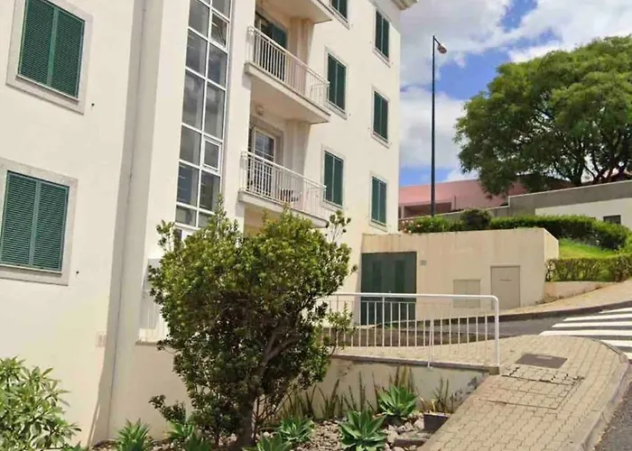 Unique Two-patios + Garage * Funchal (Madeira)
