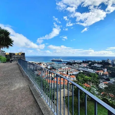 Unique Two-patios + Garage Funchal (Madeira)