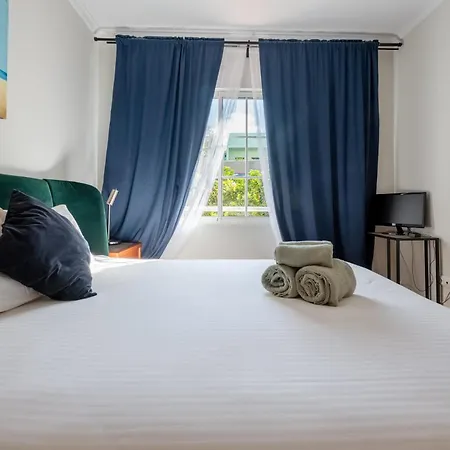 Unique Two-patios + Garage Apartment Funchal (Madeira)